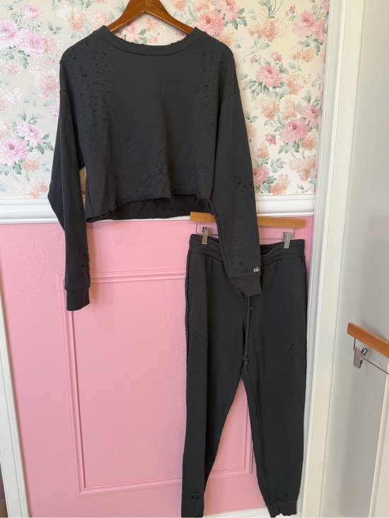 ALO Yoga Pants - ALO Yoga Black Distressed Cropped Sweatshirt & Joggers Set